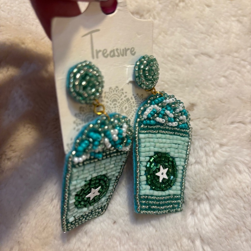 NEW Earrings Coffee Cups Seed Beaded Green White Teal Stars Felt Back Starbucks - Picture 3 of 9